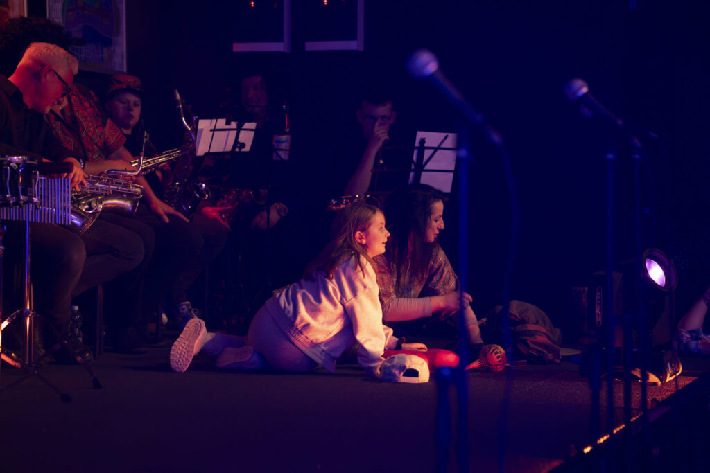 160160