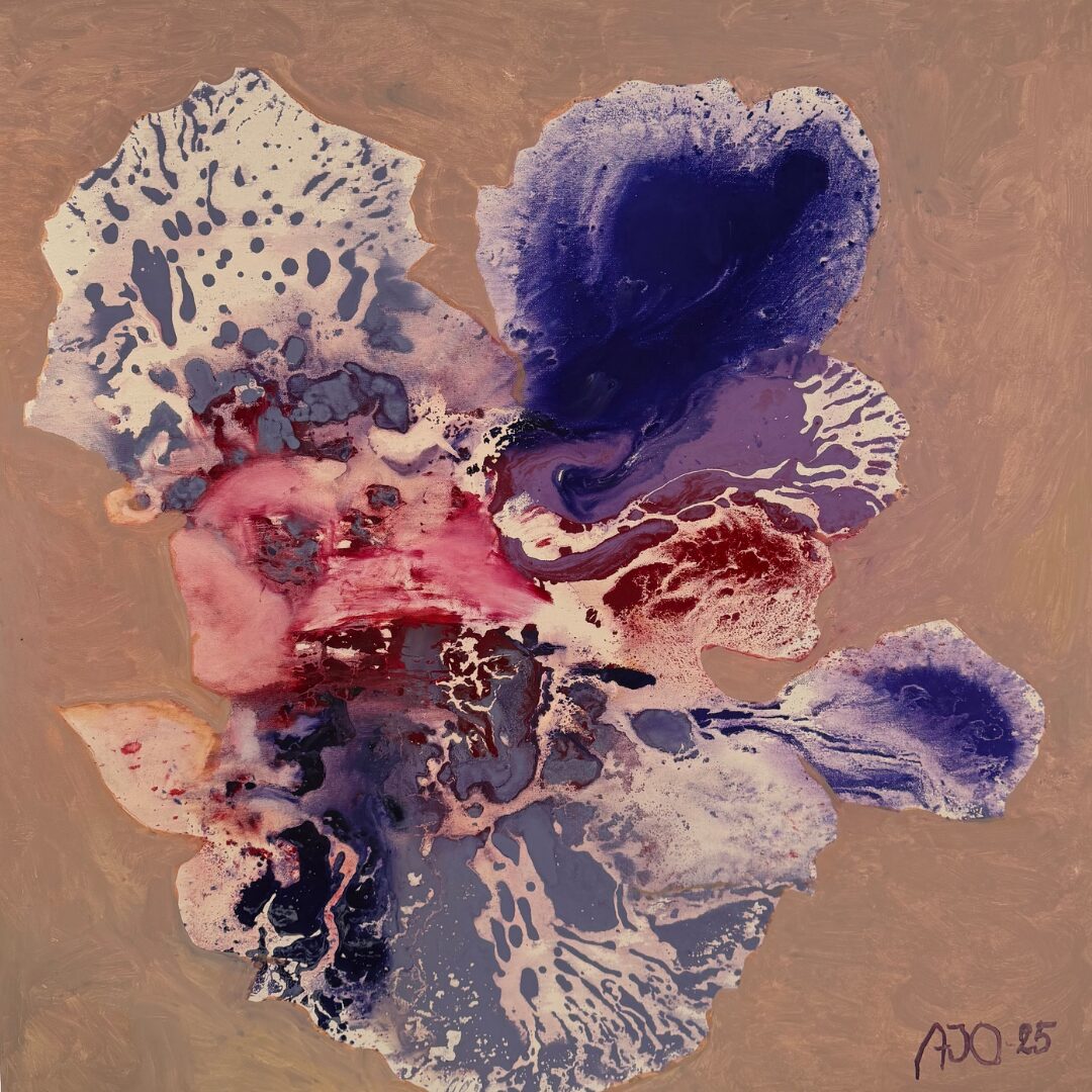 Abstrakcja. Kwiat w odcieniach fioletu i błękitu, przedstawiony w formie malarskiej.